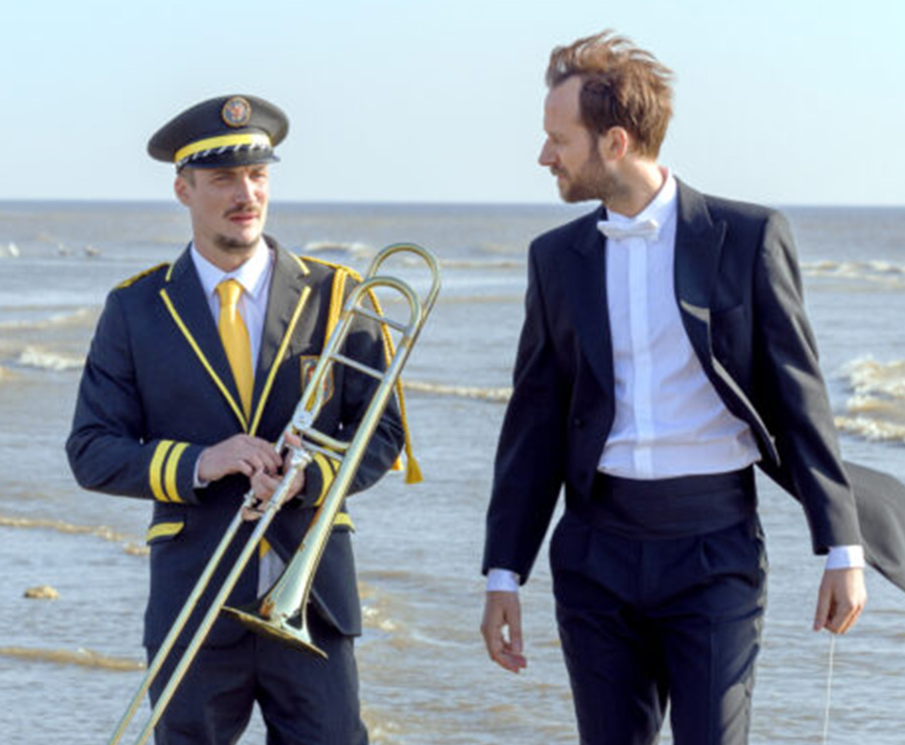 EN FANFARE